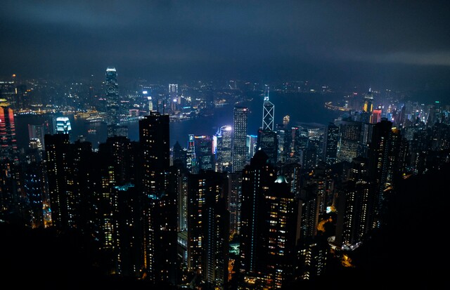 《我们只有一个地球》主题班会教案(我们只有一个地球板书设计)