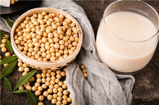 七年级英语作文（七年级英语作文自我介绍60个词左右）