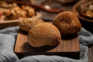 温柔要留给值得的人文案（温柔留给值得的人下一句）