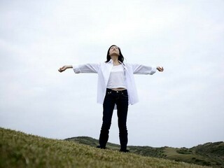 唯美情感句子（漫步雨中的唯美情感句子）