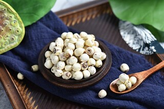 鹊踏枝·梅落繁枝千万片原文翻译及赏析（鹊踏枝梅落 冯延巳）